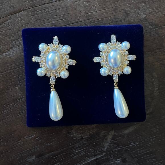 Self-Portrait Gold Pearl Droplet Earrings - Picture 6 of 6